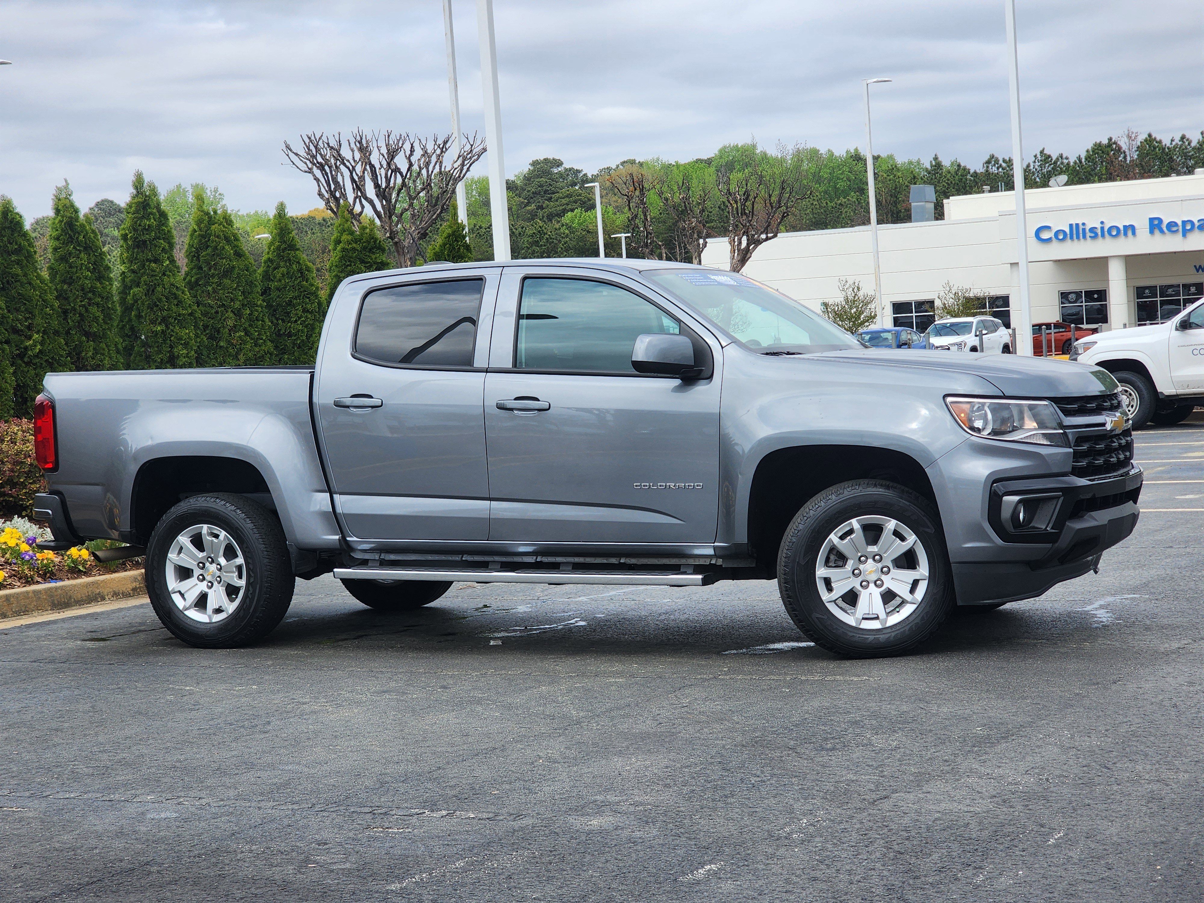 Used 2022 Chevrolet Colorado LT w/ LT Convenience Package image 3