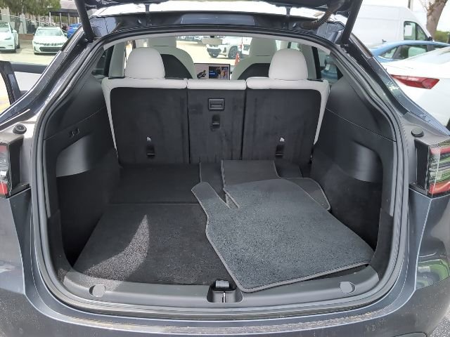 Used 2022 Tesla Model Y Long Range image 24