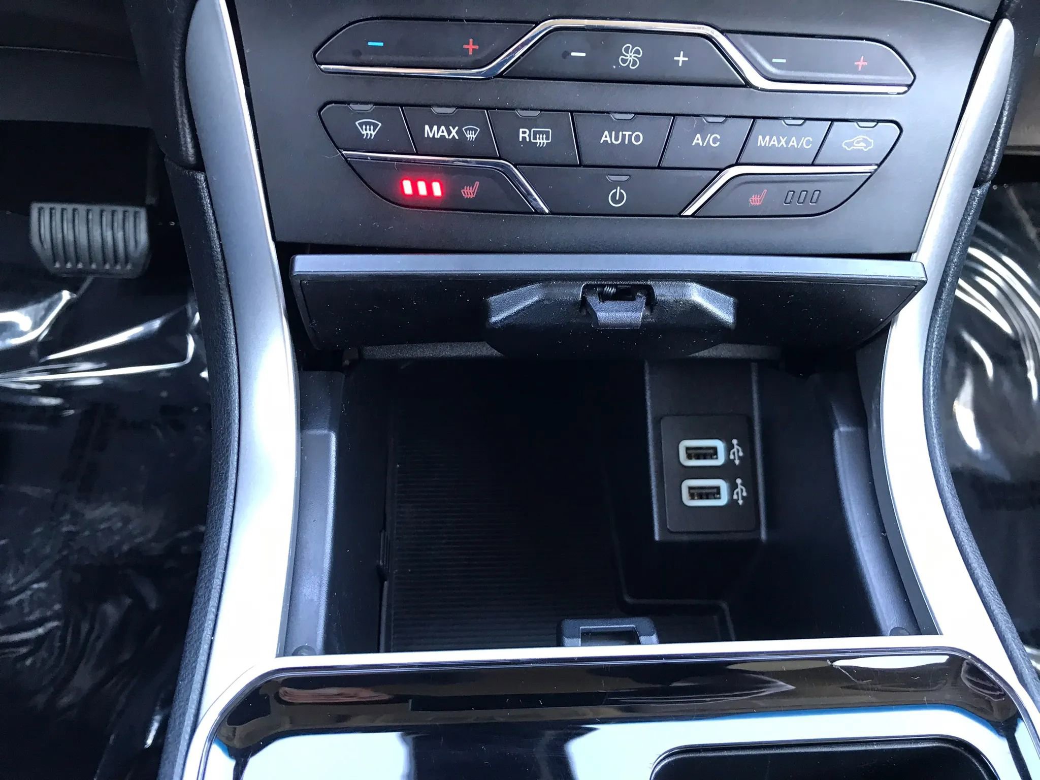 Used 2020 Ford Edge SEL w/ Cold Weather Package image 32