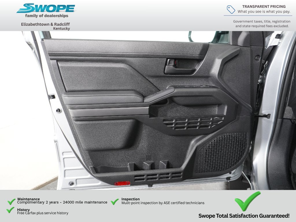 Used 2025 Toyota Tacoma SR5 AWD/4WD image 14
