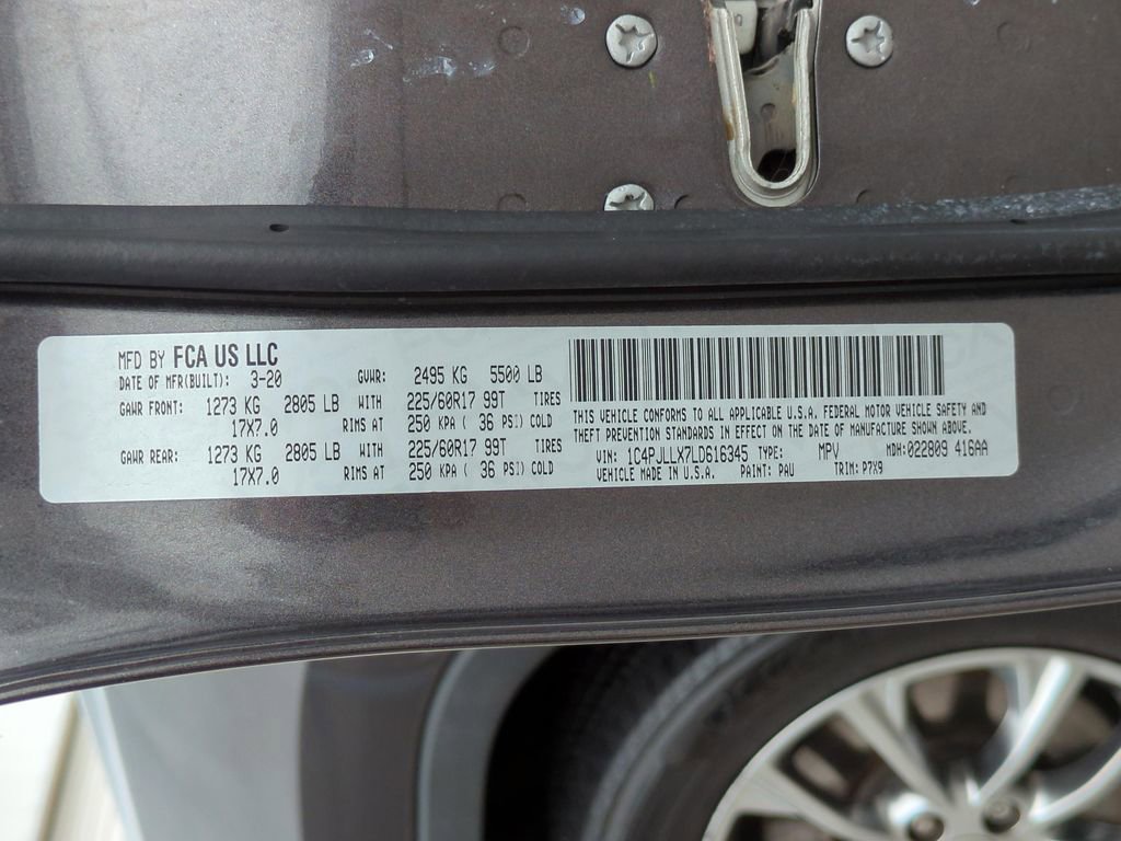 Used 2020 Jeep Cherokee Latitude Plus w/ Trailer Tow Group FWD image 25
