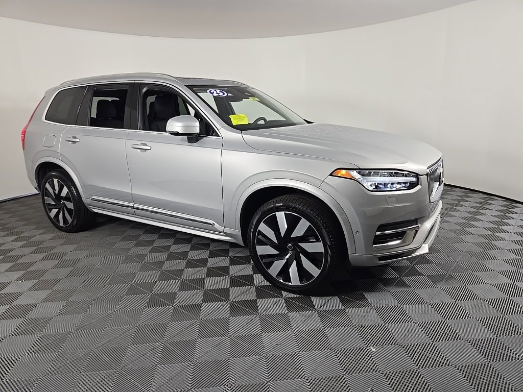 Certified 2025 Volvo XC90 T8 Plus image 4
