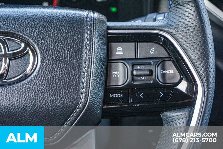 Used 2025 Toyota Sequoia Platinum AWD/4WD image 32