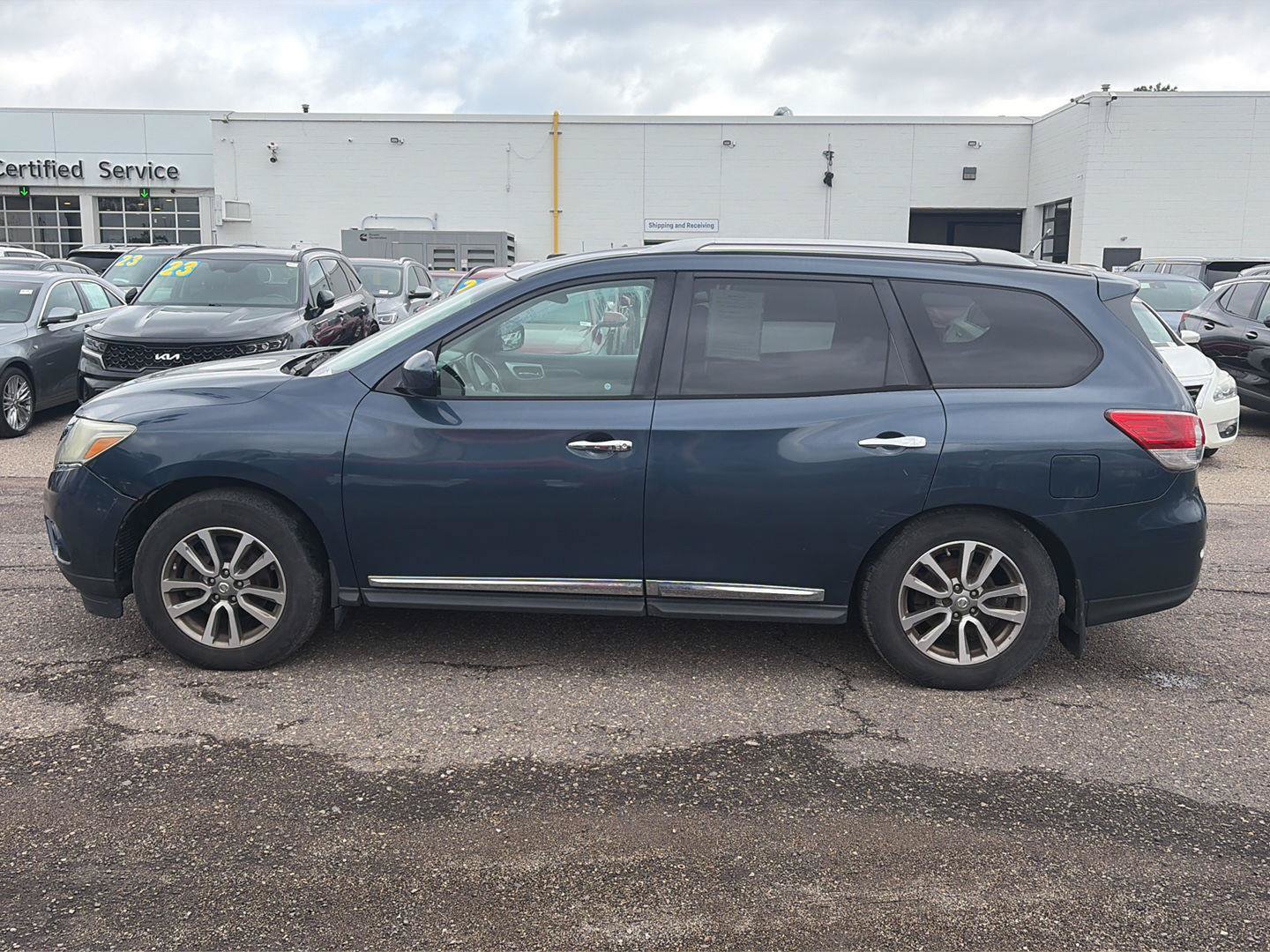 Used 2013 Nissan Pathfinder SL AWD/4WD image 2