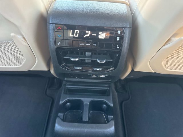Used 2023 Jeep Grand Cherokee L Limited w/ Luxury Tech Group II AWD/4WD image 21