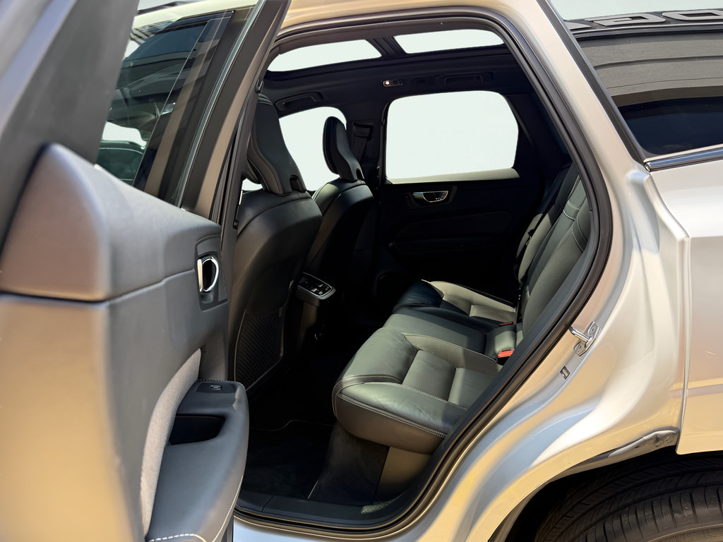 Used 2020 Volvo XC60 T5 R-Design FWD image 20