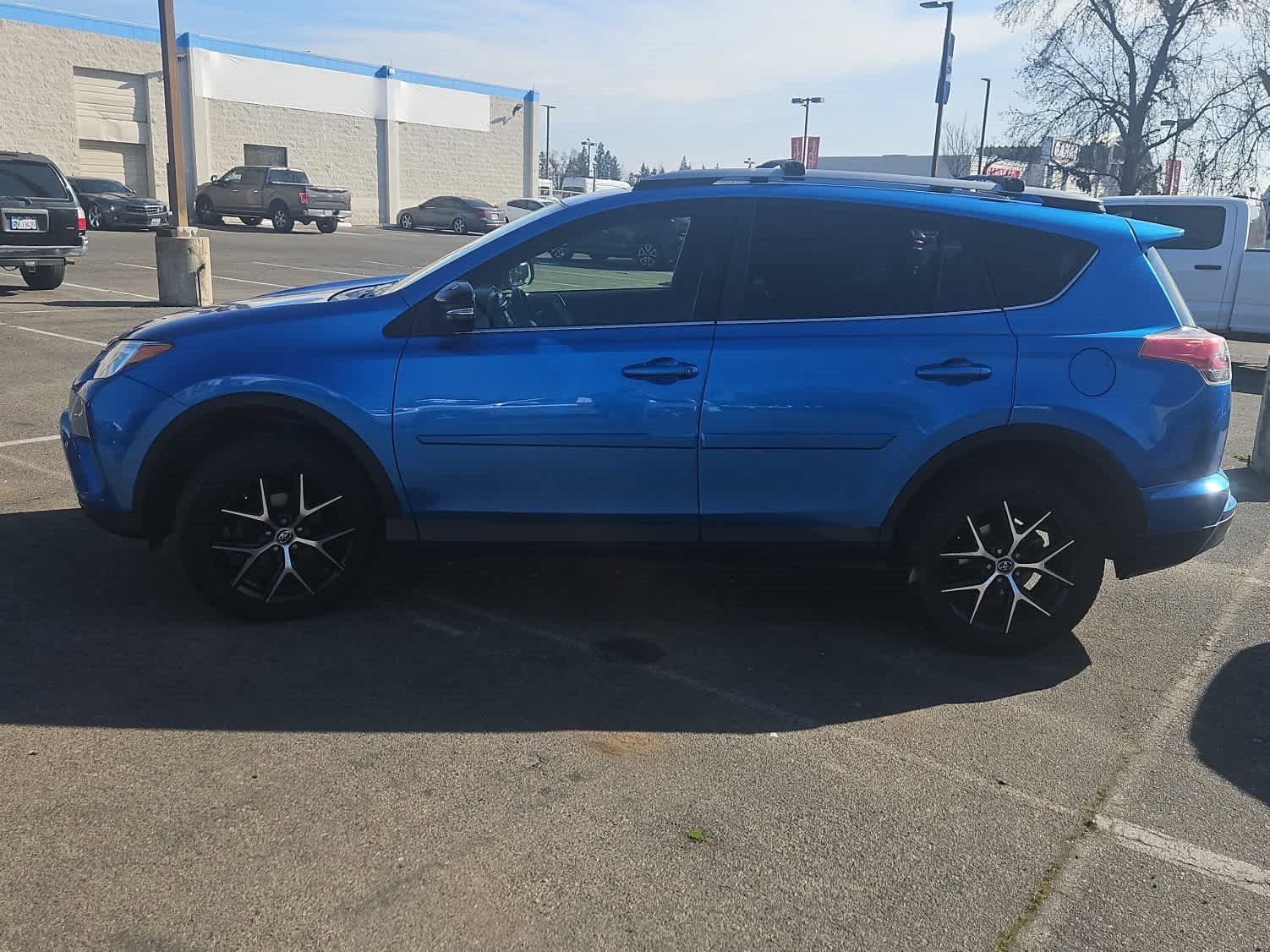 Used 2017 Toyota RAV4 SE image 5