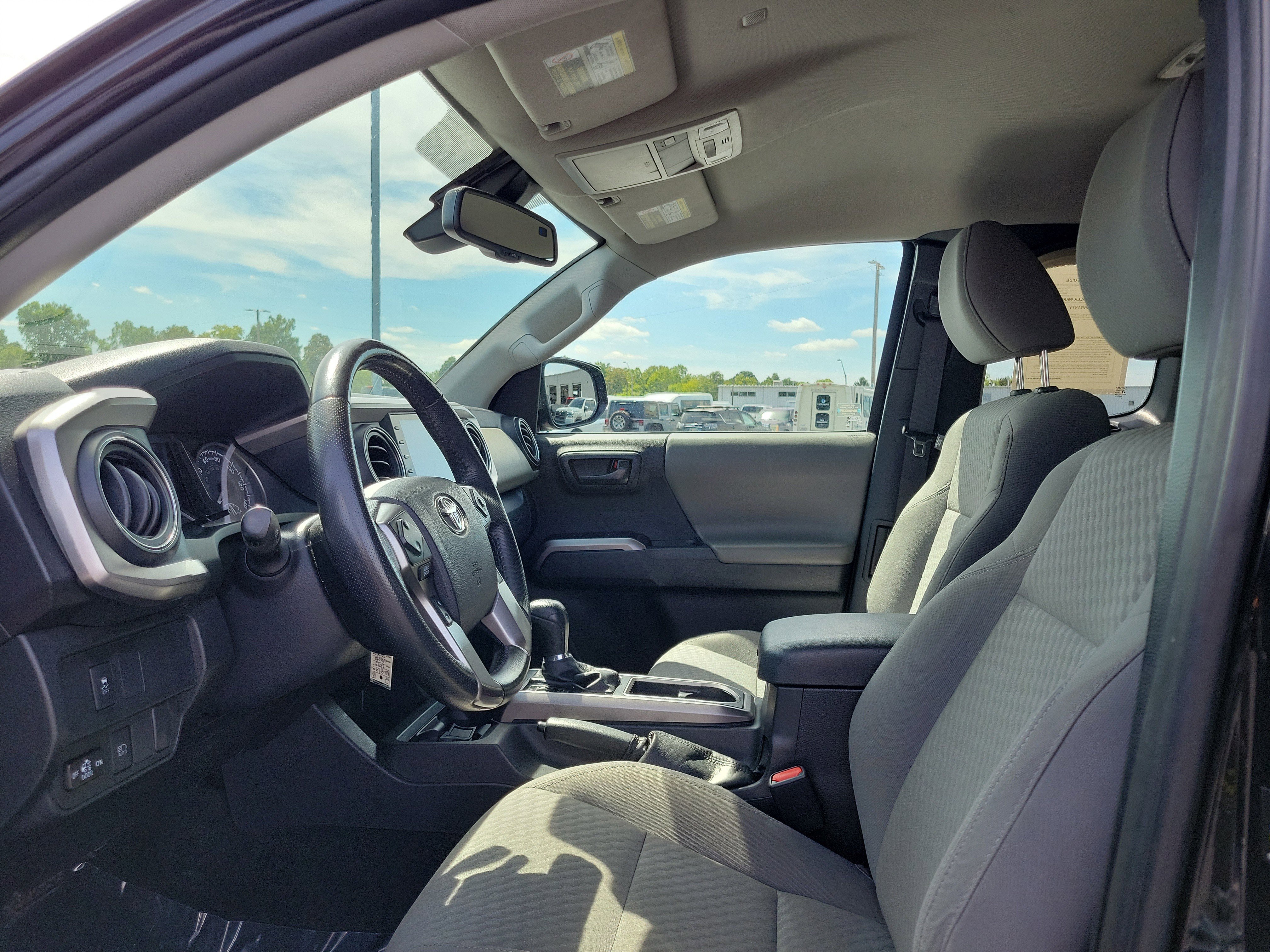 Used 2022 Toyota Tacoma SR5 image 9