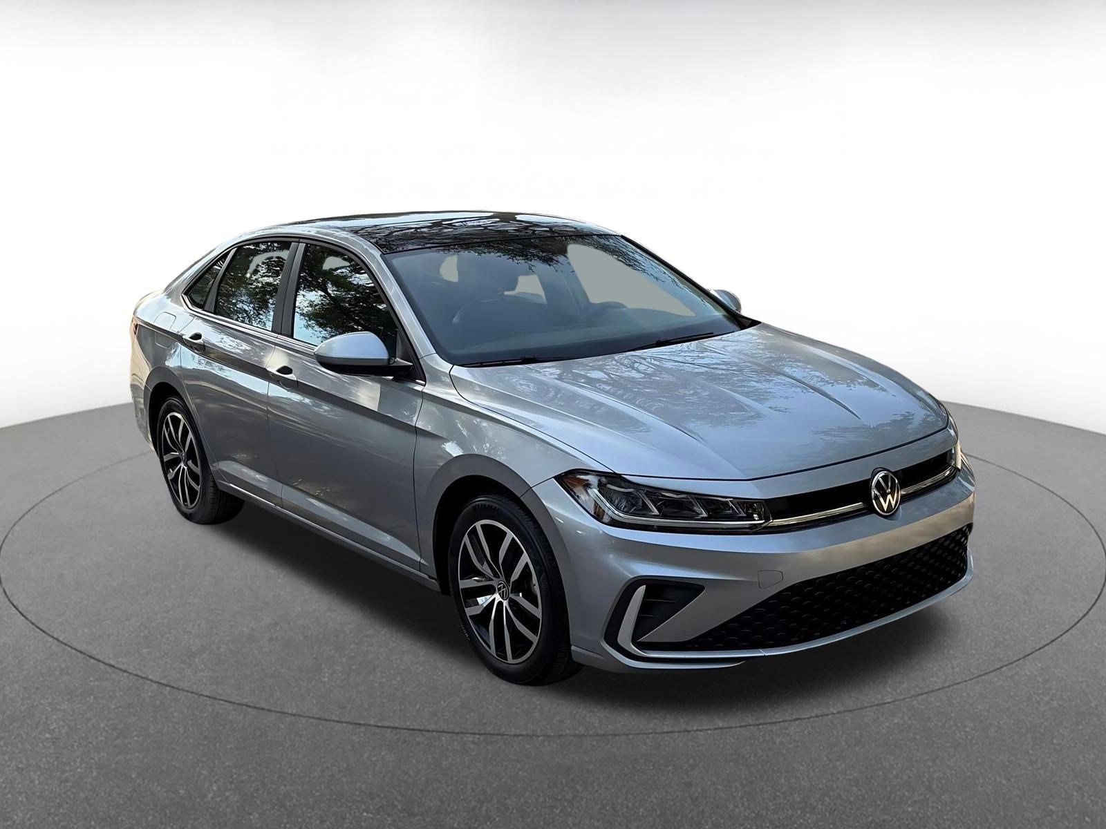 Used 2025 Volkswagen Jetta SE image 1