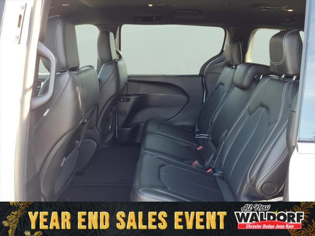 New 2026 Chrysler Pacifica Select image 10