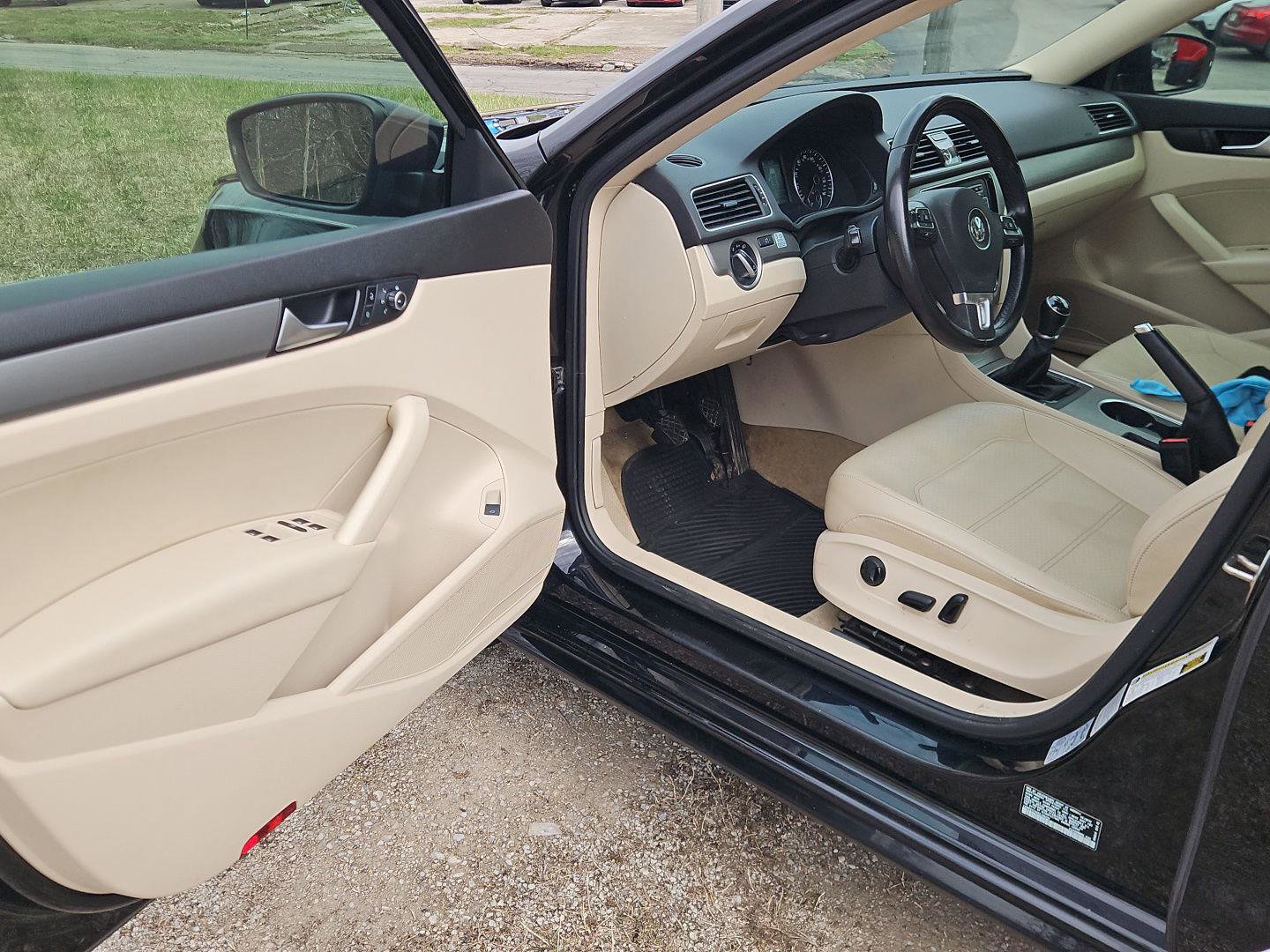 Used 2015 Volkswagen Passat TDI SE image 9