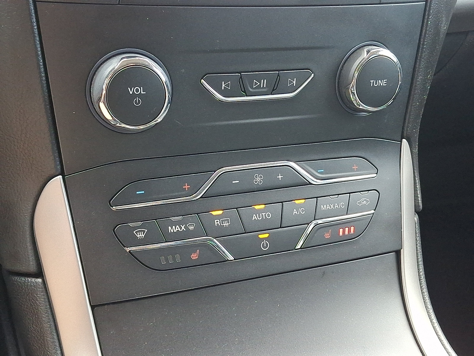 Used 2019 Ford Edge SEL w/ Equipment Group 201A AWD/4WD image 15