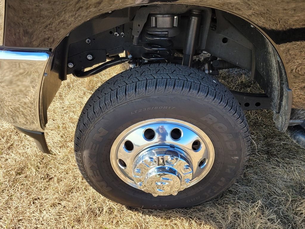 Used 2025 RAM 3500 Tradesman w/ Chrome Appearance Group AWD/4WD image 14