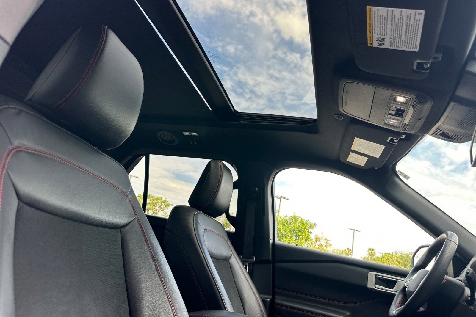 Used 2023 Ford Explorer ST-Line w/ Class IV Trailer Tow Package image 28