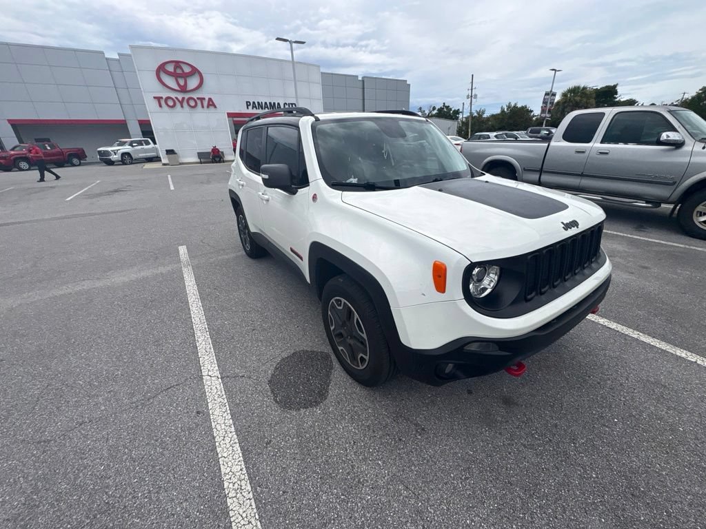 Used 2017 Jeep Renegade Trailhawk AWD/4WD image 13