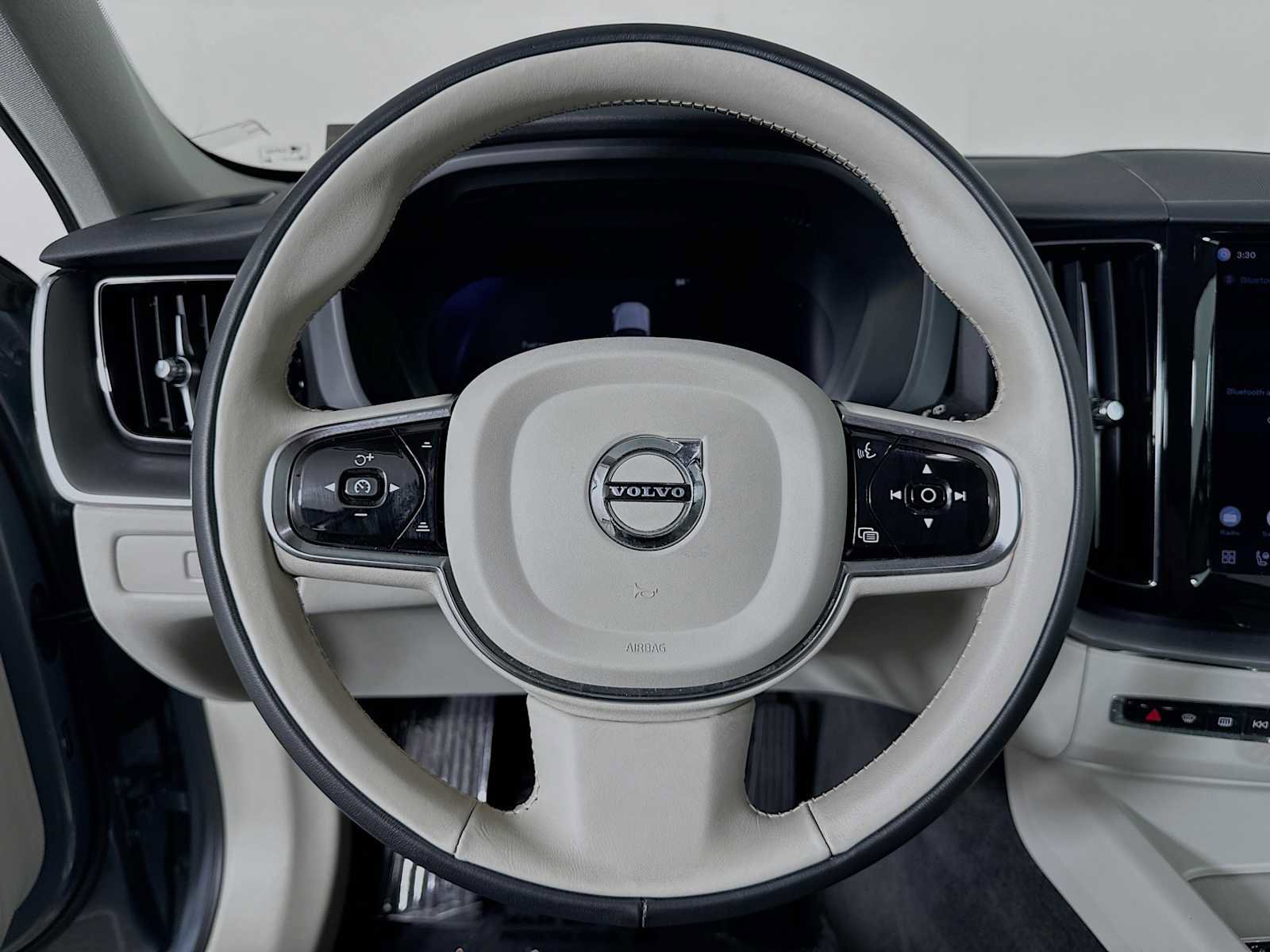 Used 2023 Volvo XC60 B5 Core w/ Climate Package FWD image 11