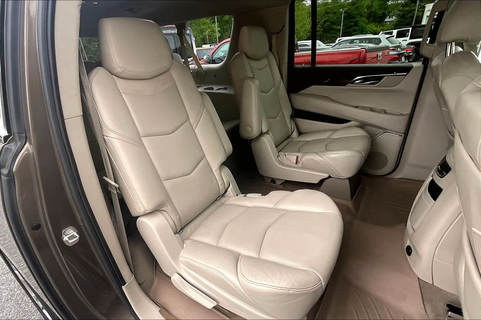 Used 2015 Cadillac Escalade ESV Luxury AWD/4WD image 19