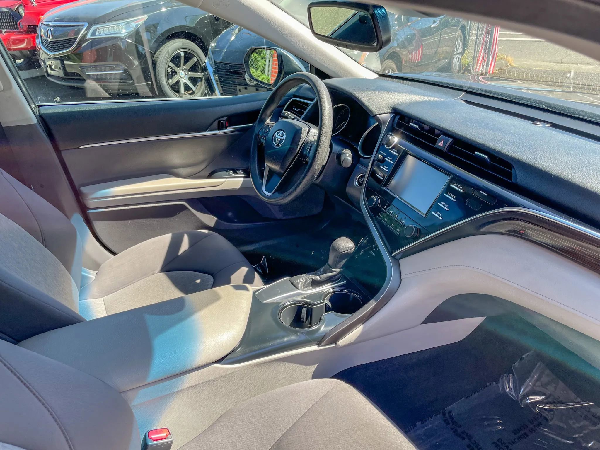 Used 2018 Toyota Camry LE image 22