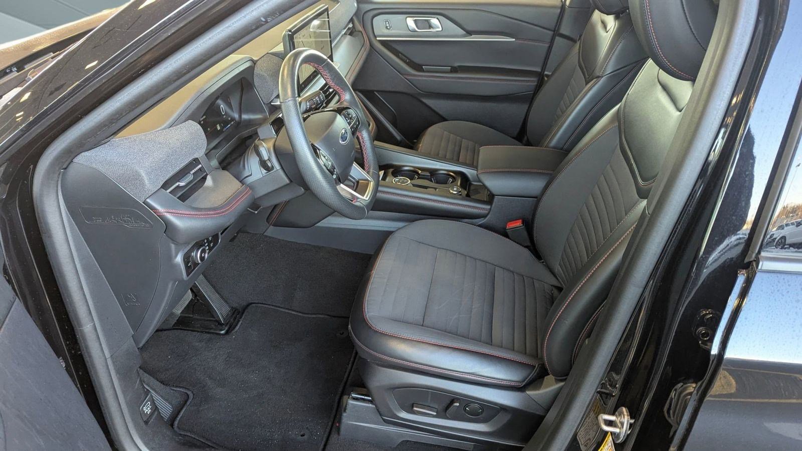 Certified 2025 Ford Explorer ST-Line w/ ST-Line Street Pack image 23