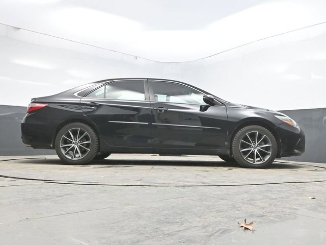 Used 2015 Toyota Camry XSE image 39