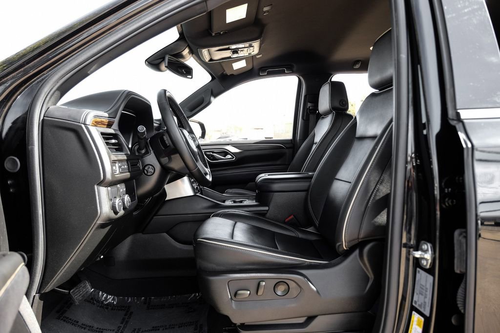 Used 2024 Chevrolet Suburban Premier image 3