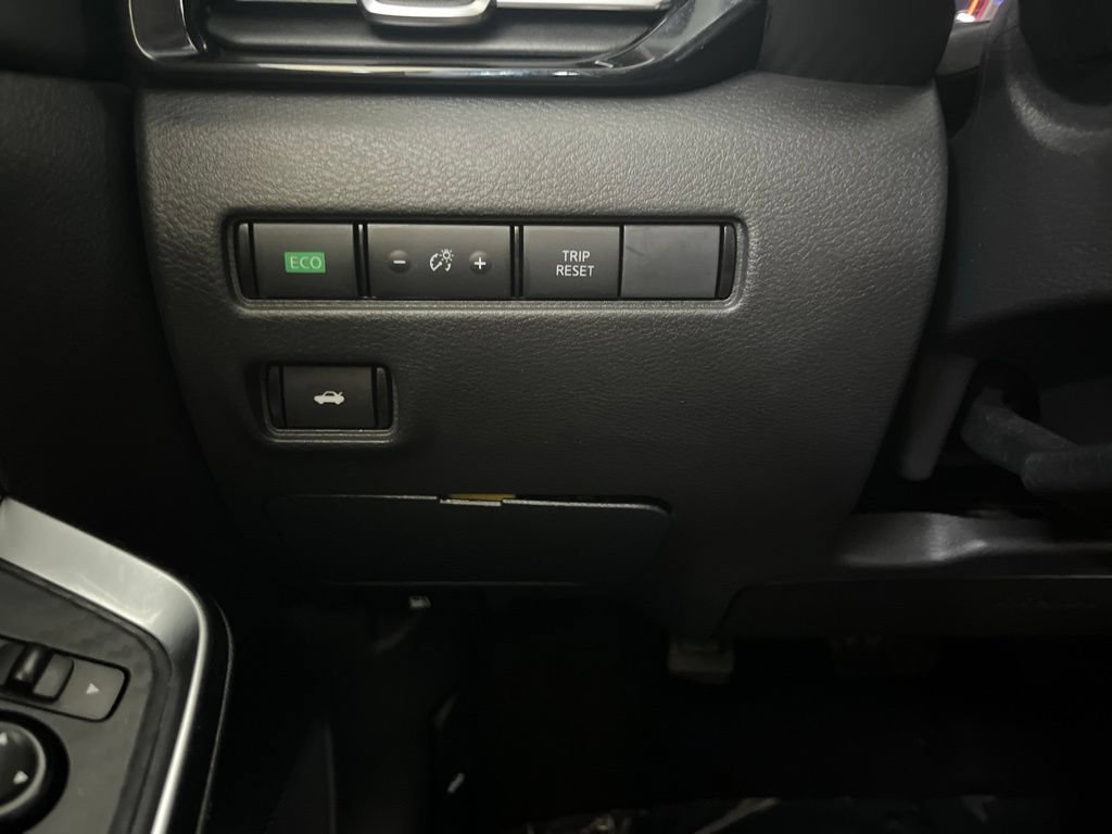 Used 2025 Nissan Sentra SR FWD image 54