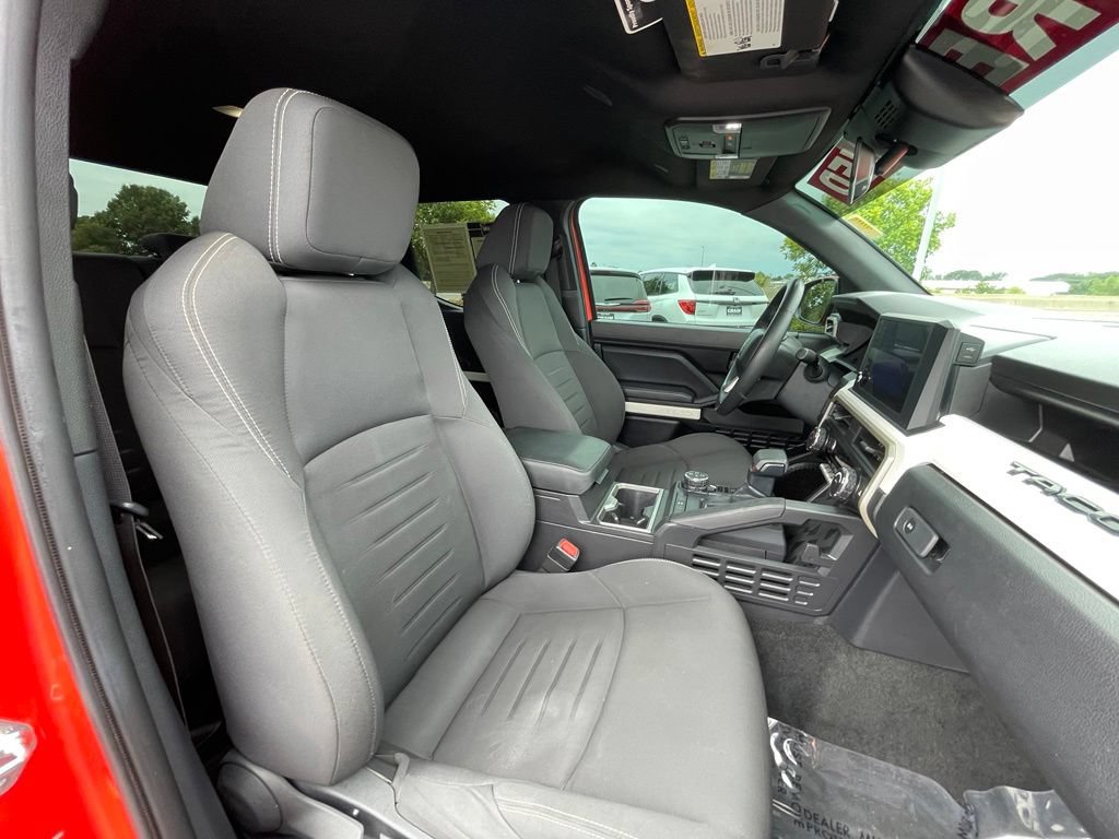 Used 2024 Toyota Tacoma TRD Off-Road AWD/4WD image 31