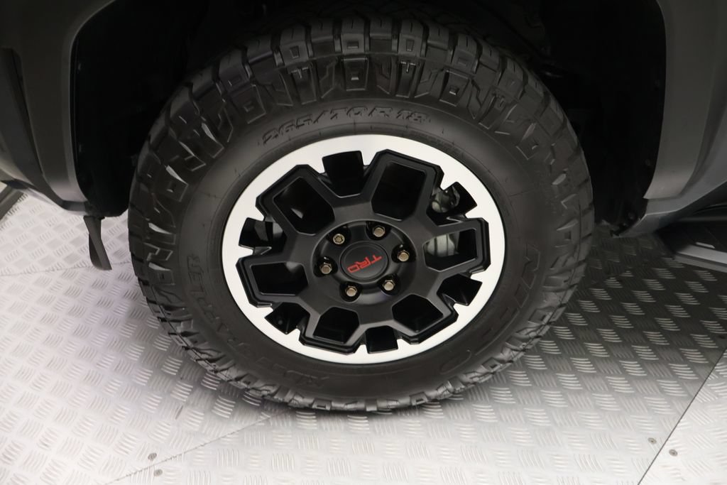 Certified 2025 Toyota 4Runner TRD Off-Road AWD/4WD image 4