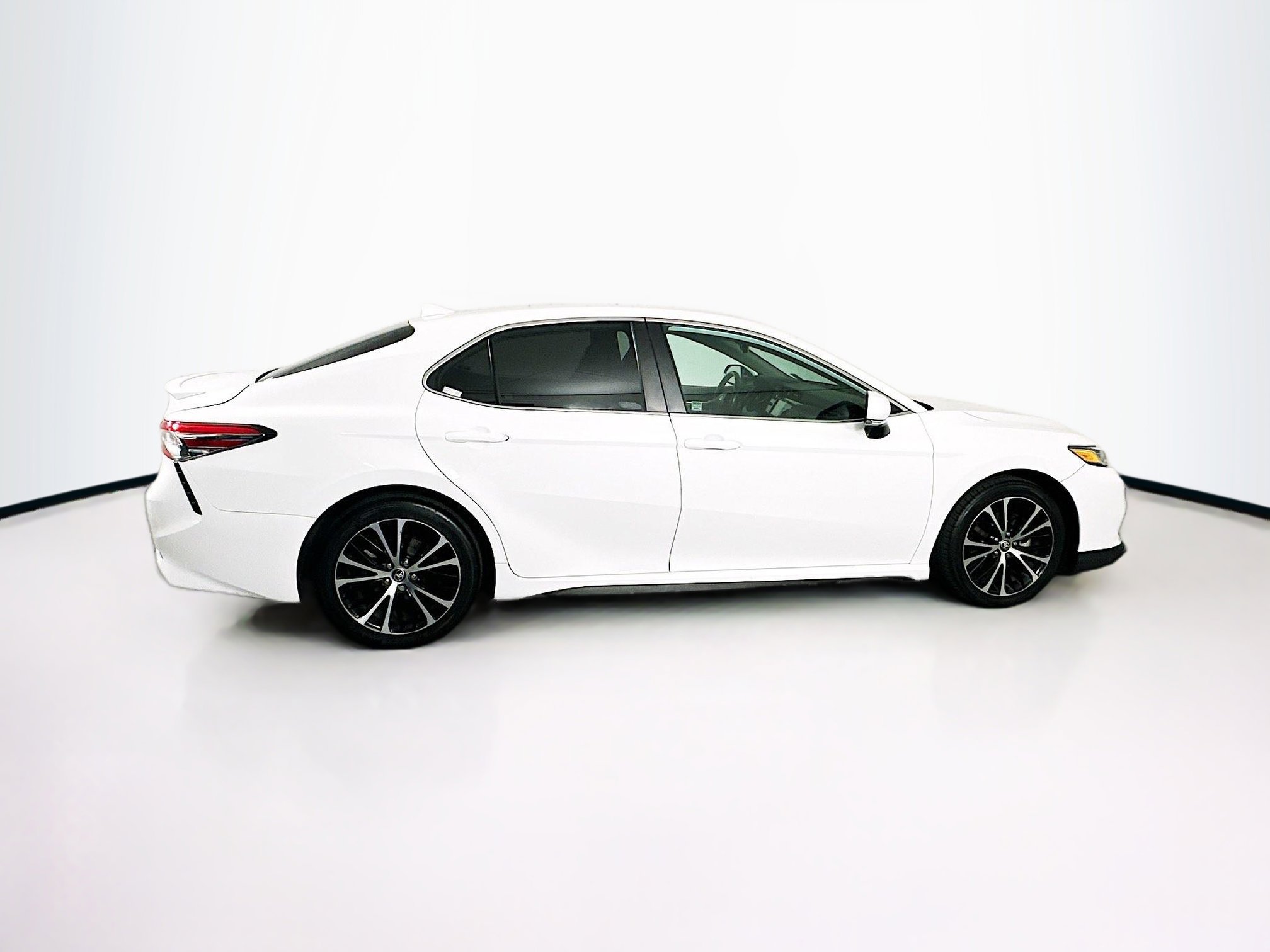 Used 2020 Toyota Camry SE w/ Convenience Package FWD image 10