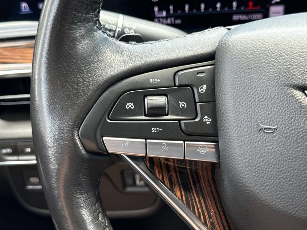 Used 2024 Cadillac Escalade ESV Premium Luxury AWD/4WD image 38