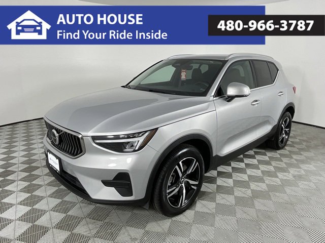 Used 2024 Volvo XC40 B5 Core image 1