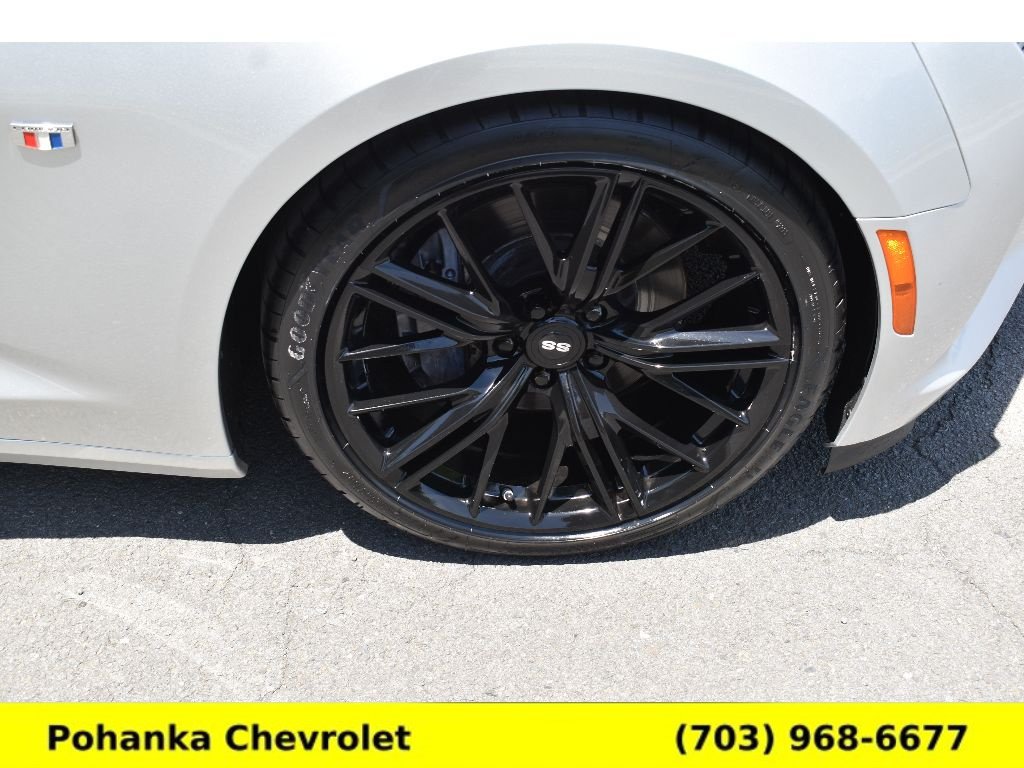 Used 2018 Chevrolet Camaro SS RWD image 33