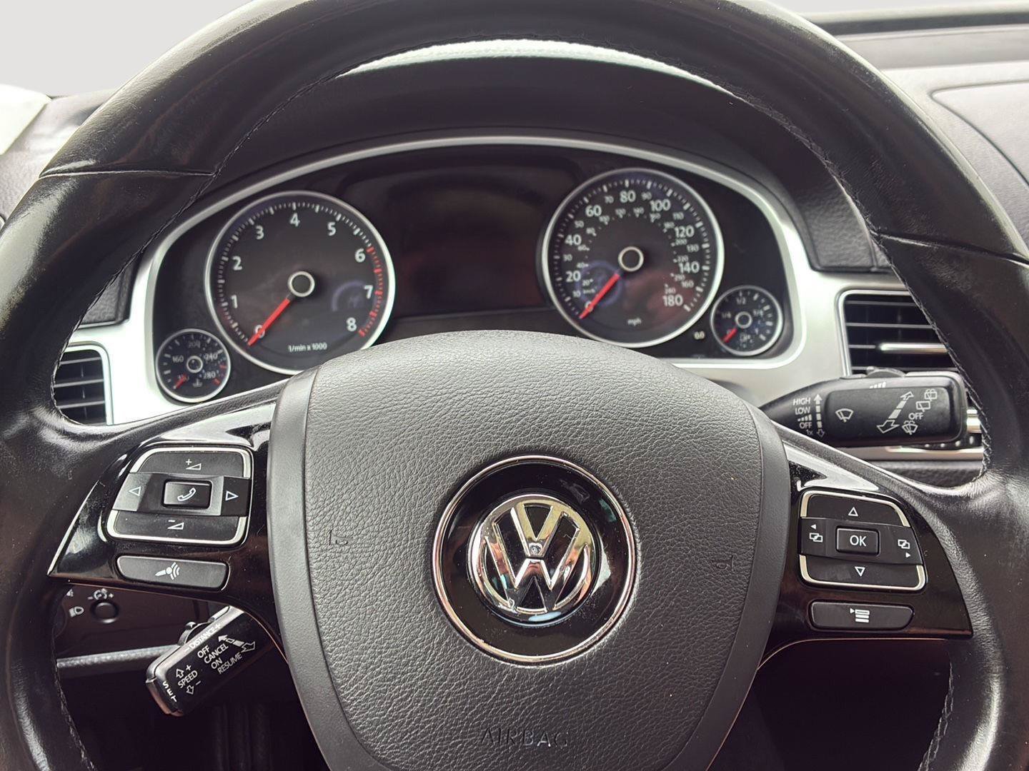 Used 2016 Volkswagen Touareg VR6 AWD/4WD image 33