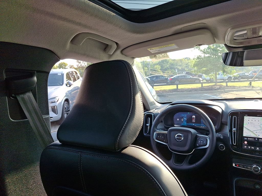 Certified 2026 Volvo XC40 B5 Plus AWD/4WD image 15