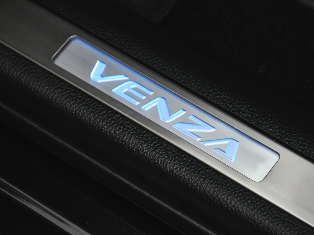 Used 2023 Toyota Venza Limited AWD/4WD image 11