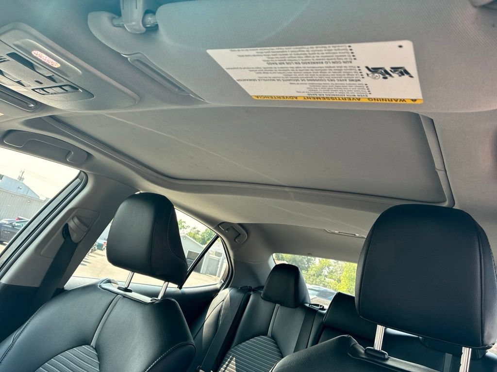 Used 2018 Toyota Camry SE w/ Moonroof Package FWD image 13