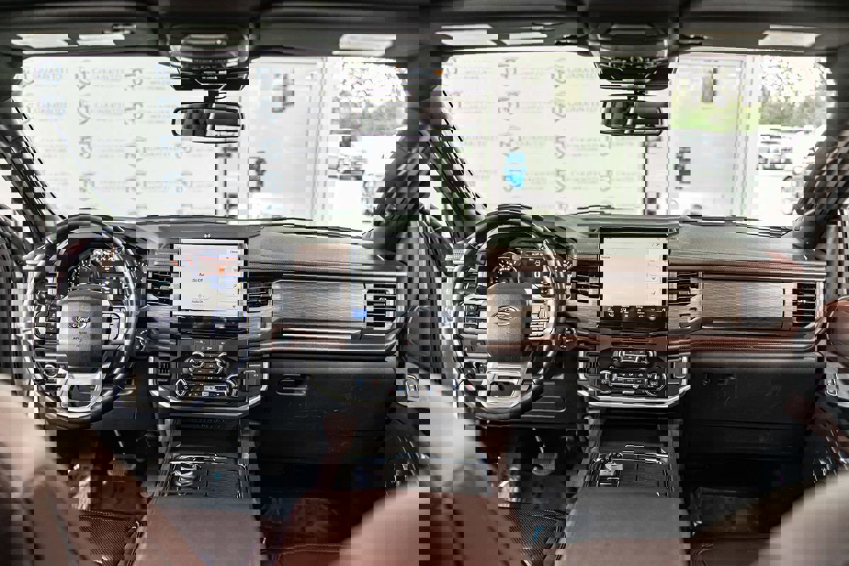 Used 2024 Ford Expedition Limited AWD/4WD image 39