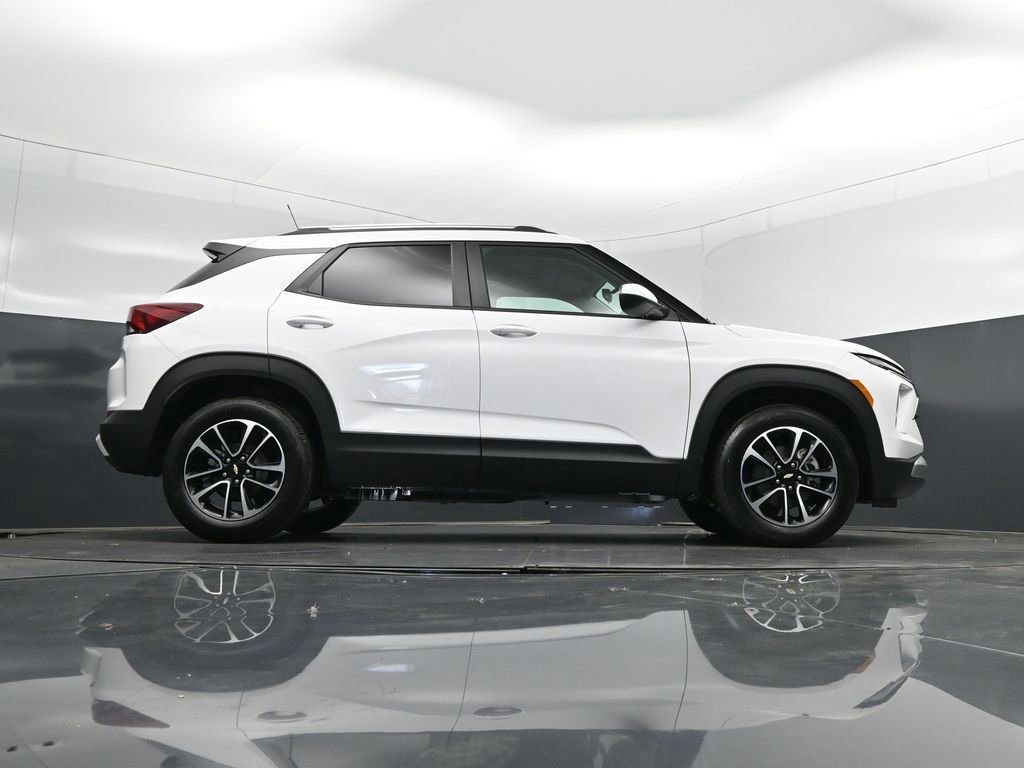 New 2026 Chevrolet TrailBlazer LT w/ LT Cold Weather Package FWD image 43