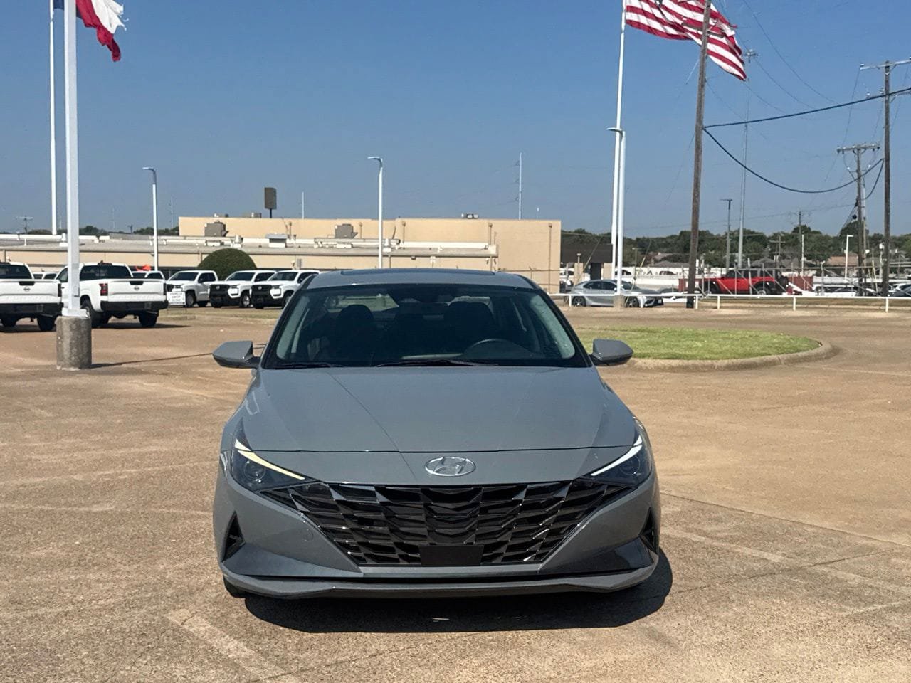 Used 2022 Hyundai Elantra SEL w/ Convenience + Premium Package FWD image 5