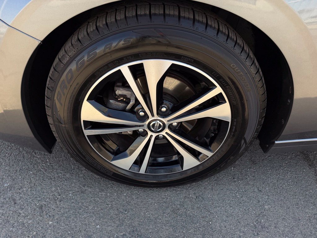 Certified 2022 Nissan Sentra SV FWD image 9