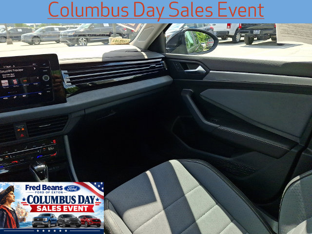 Used 2025 Volkswagen Jetta SE FWD image 16