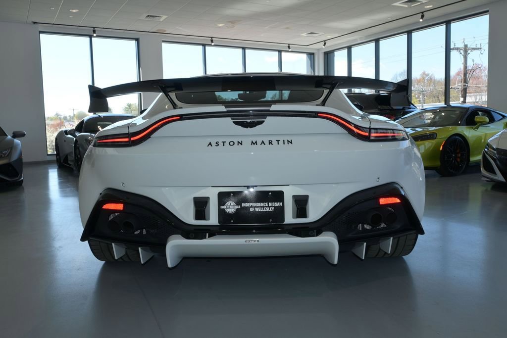 Used 2023 Aston Martin V8 Vantage Coupe RWD image 18