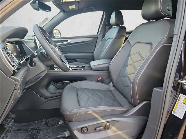 Used 2025 Volkswagen Atlas Cross Sport SE image 16