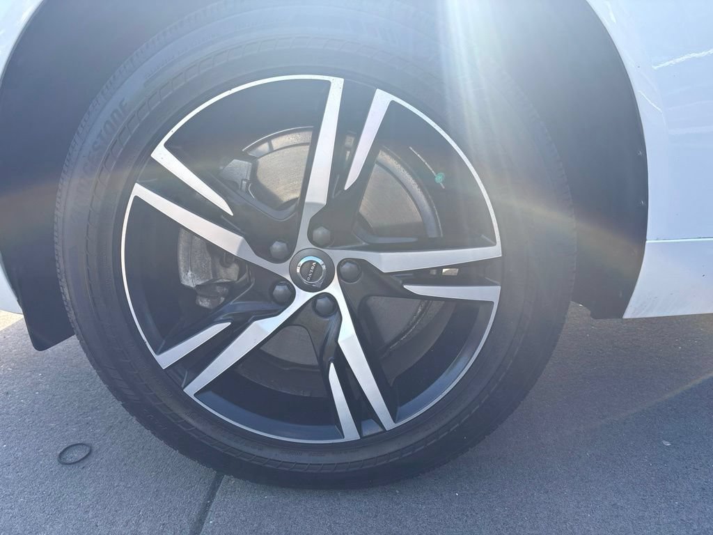 Used 2018 Volvo XC60 T8 R-Design w/ Convenience Package AWD/4WD image 11