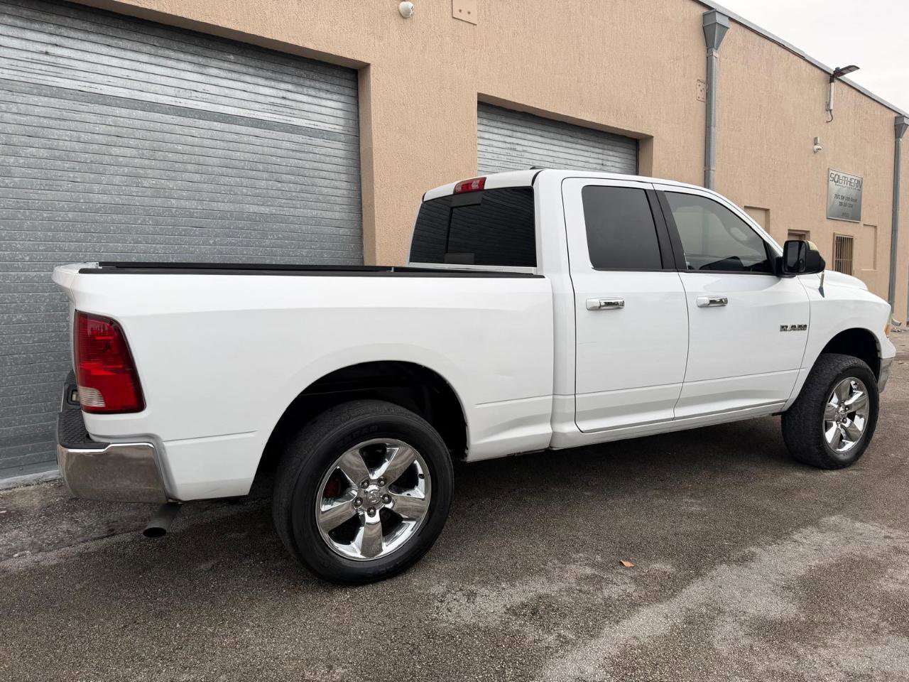 Used 2010 Dodge Ram 1500 Truck SLT image 8