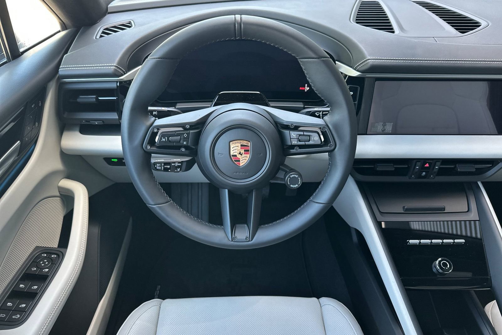 New 2026 Porsche Macan Electric RWD image 16