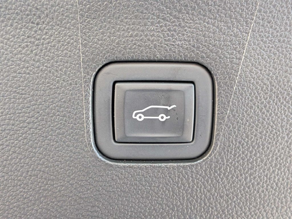 Used 2023 Buick Enclave Essence w/ Experience Buick Package FWD image 13