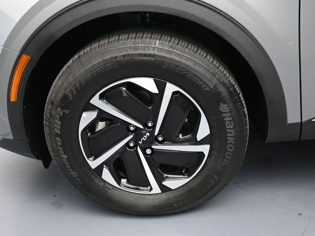 Used 2025 Kia Sportage LX image 24