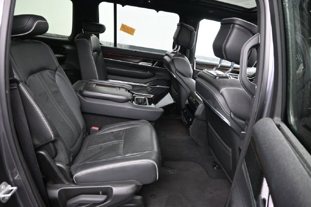 Used 2023 Jeep Grand Wagoneer L Series II AWD/4WD image 9