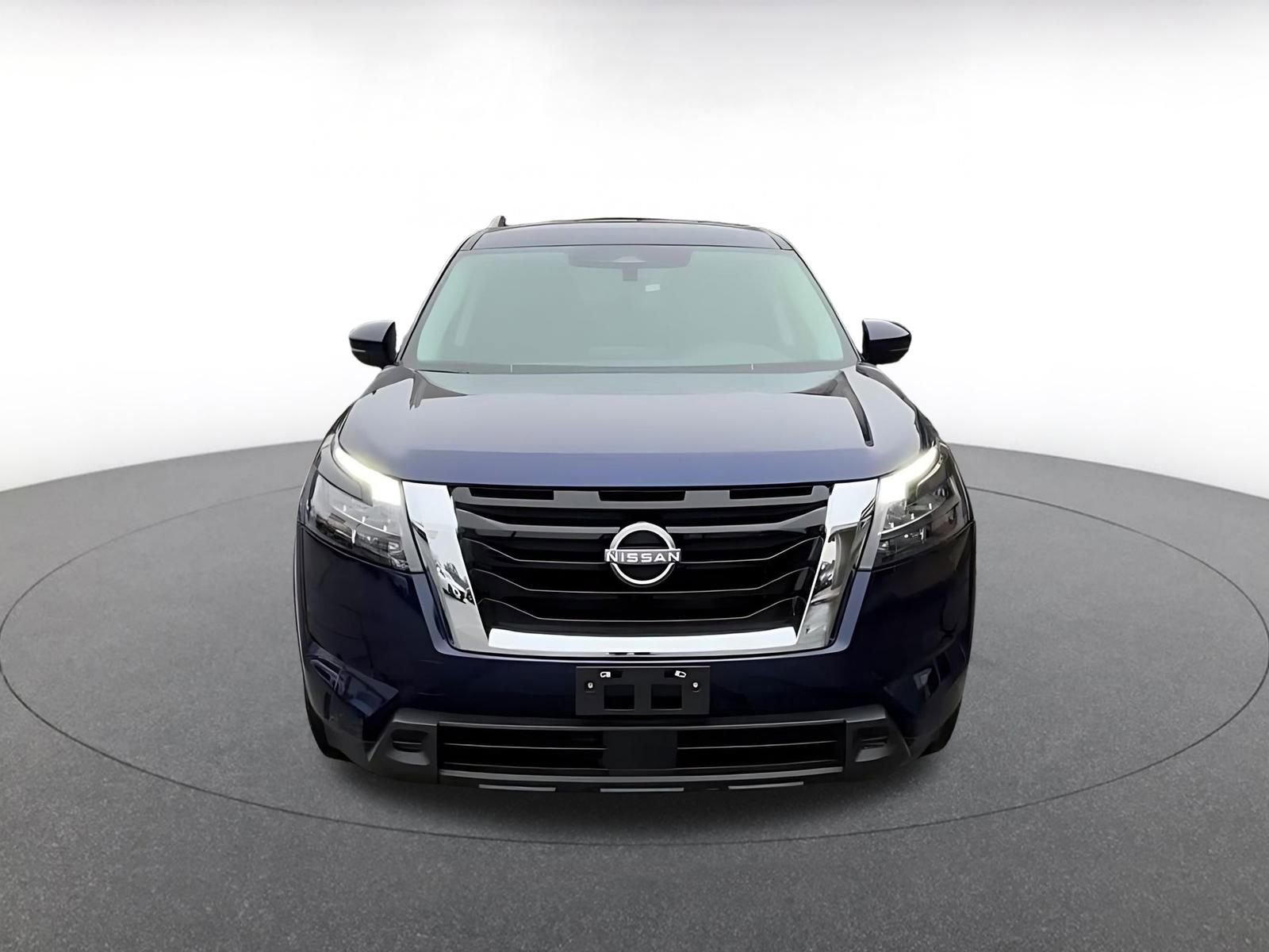 Used 2025 Nissan Pathfinder SV image 6